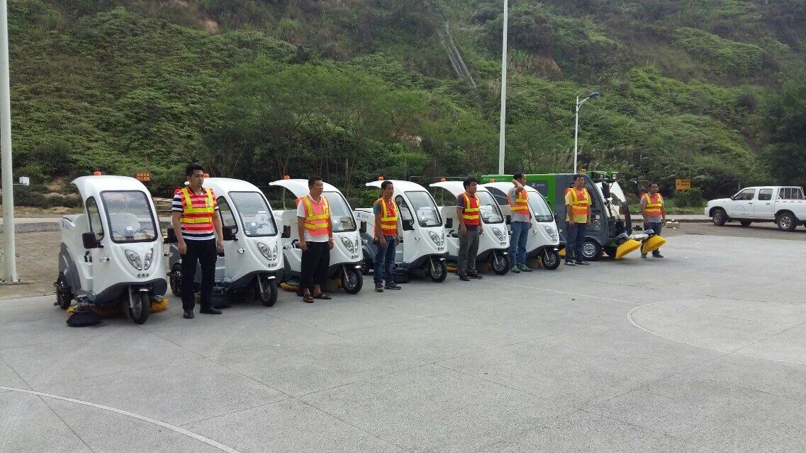 【企業(yè)快訊】深圳龍華新區(qū)第一批愛瑞特環(huán)衛(wèi)設(shè)備順利交機！